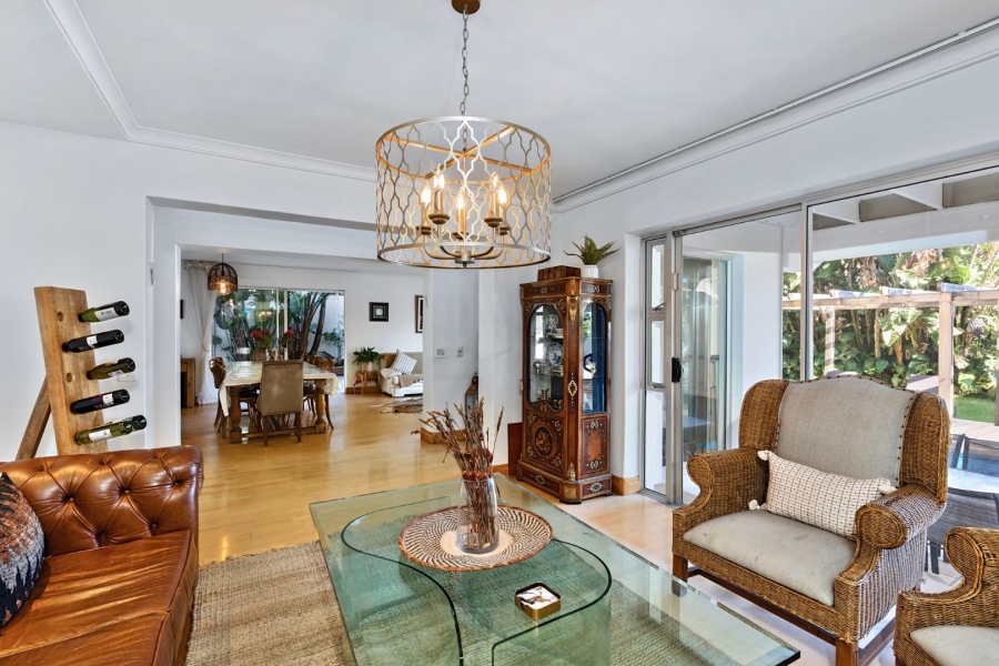 5 Bedroom Property for Sale in Fresnaye Western Cape